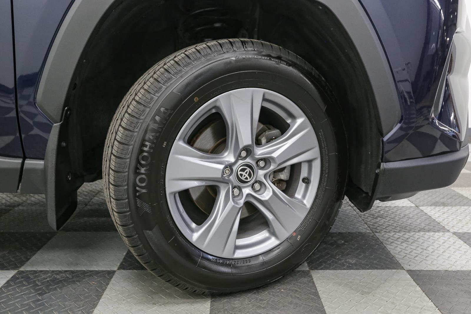 2024 Toyota RAV4 XLE photo 13
