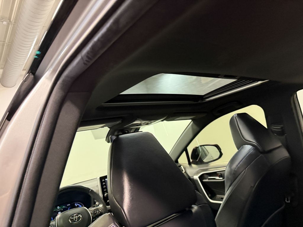 2019 Toyota RAV4 Hybrid XSE photo 7