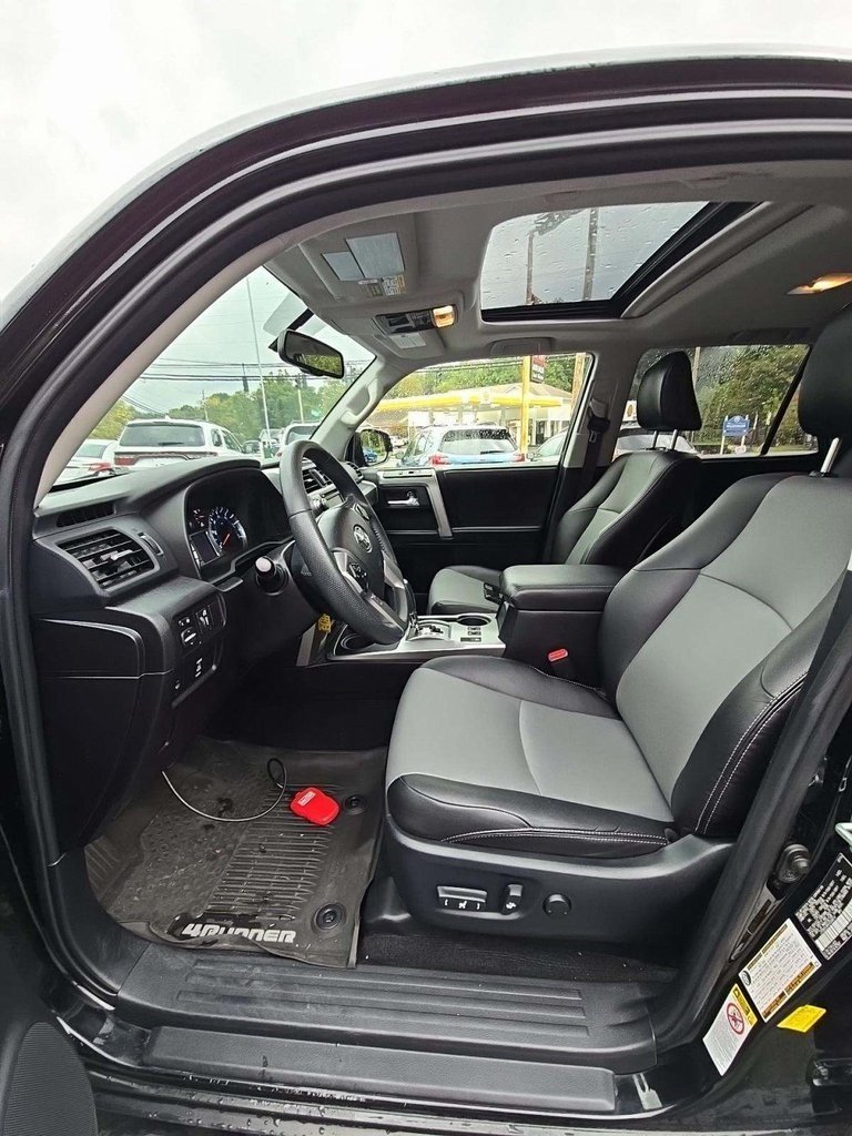 2016 Toyota 4Runner SR5 4WD photo 4