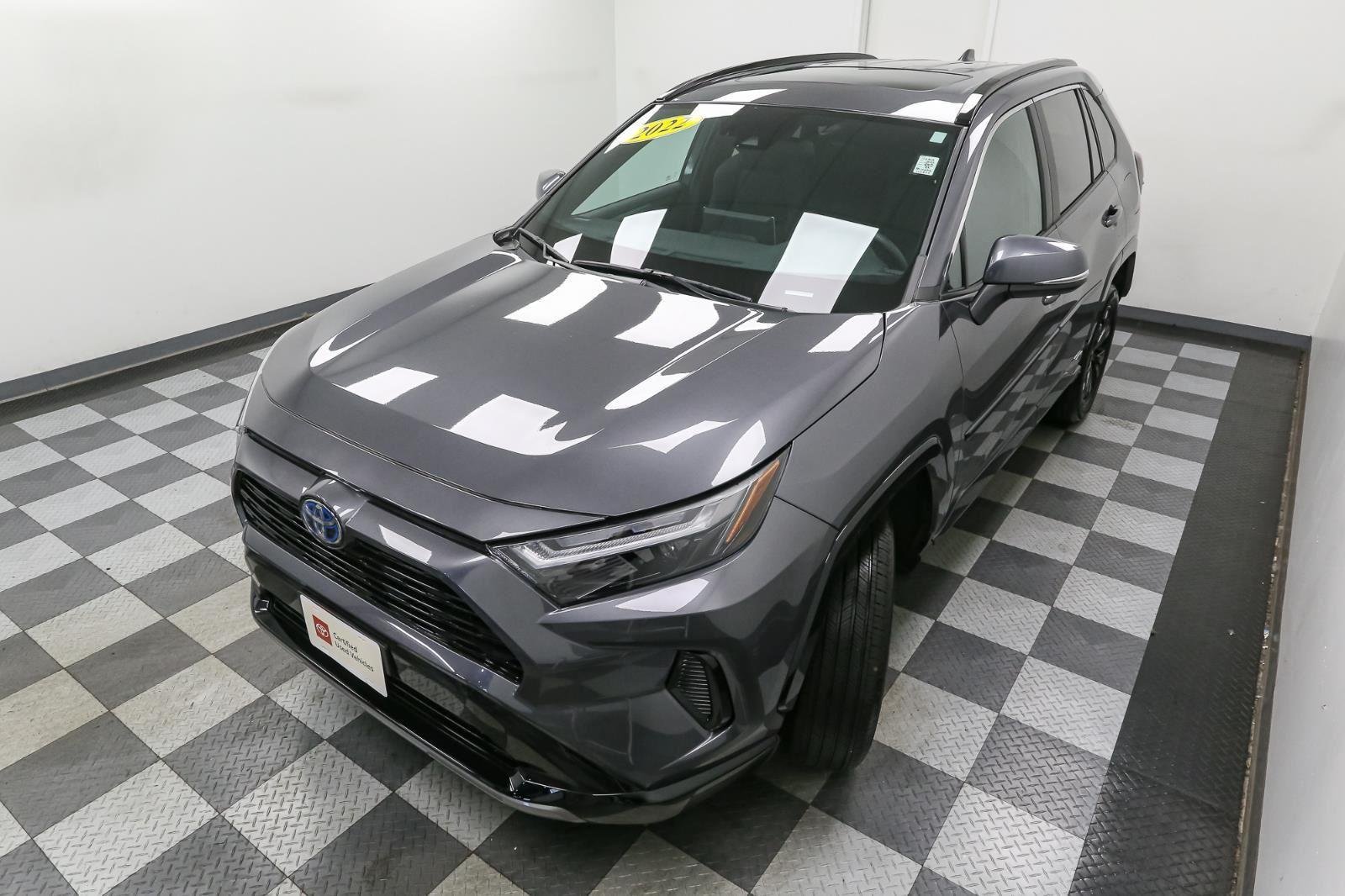 2022 Toyota RAV4 Hybrid SE photo 6
