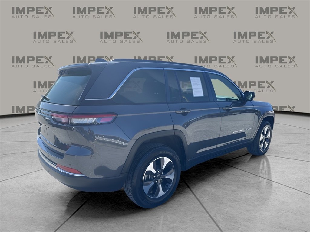 2024 Jeep Cherokee Limited 4xe photo 3