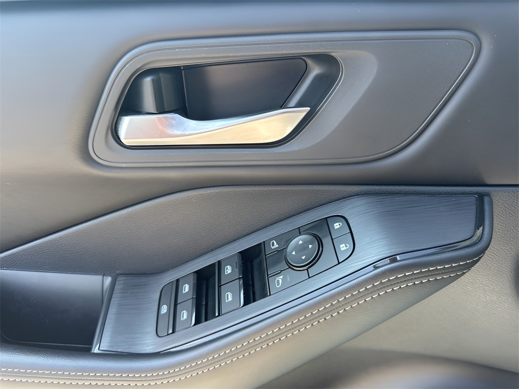 2024 Nissan Rogue SV photo 24