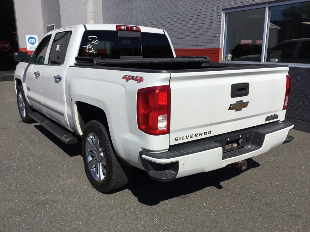 2017 Chevrolet Silverado 1500 High Country photo 3