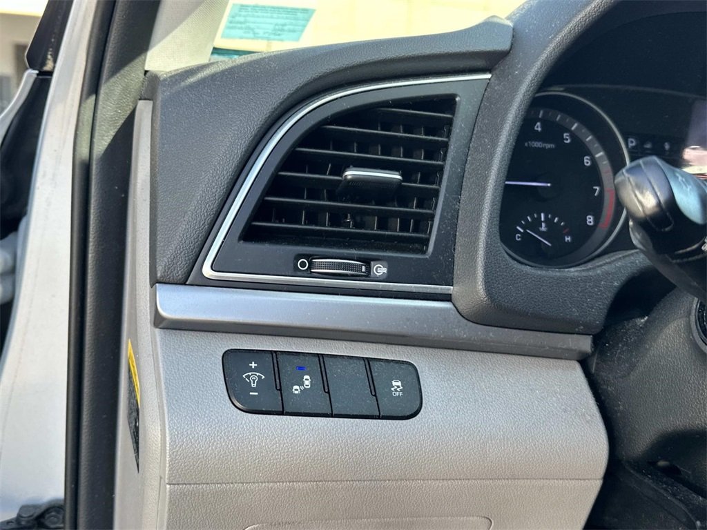 2017 Hyundai Elantra SE photo 8