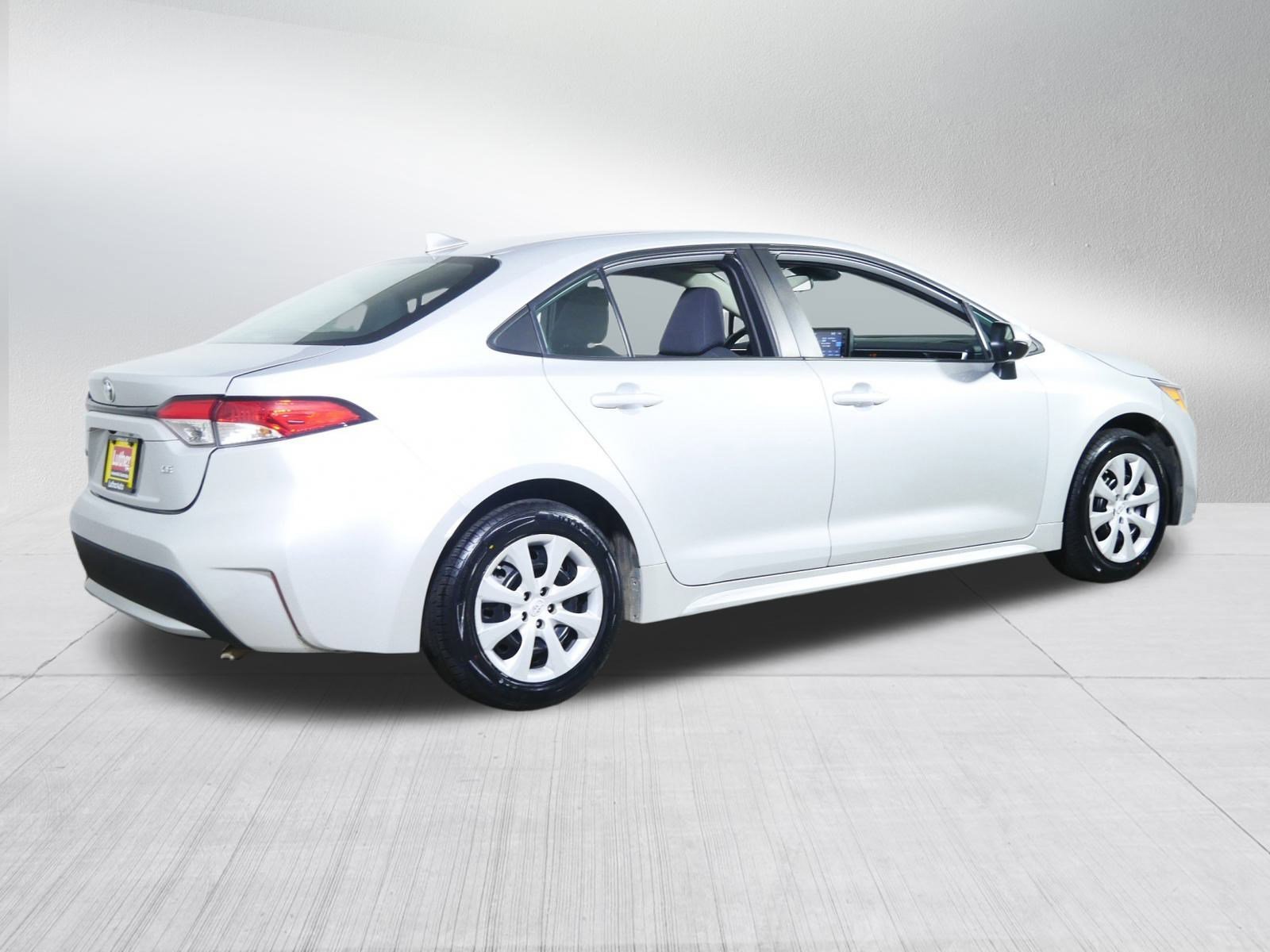 2022 Toyota Corolla LE photo 7