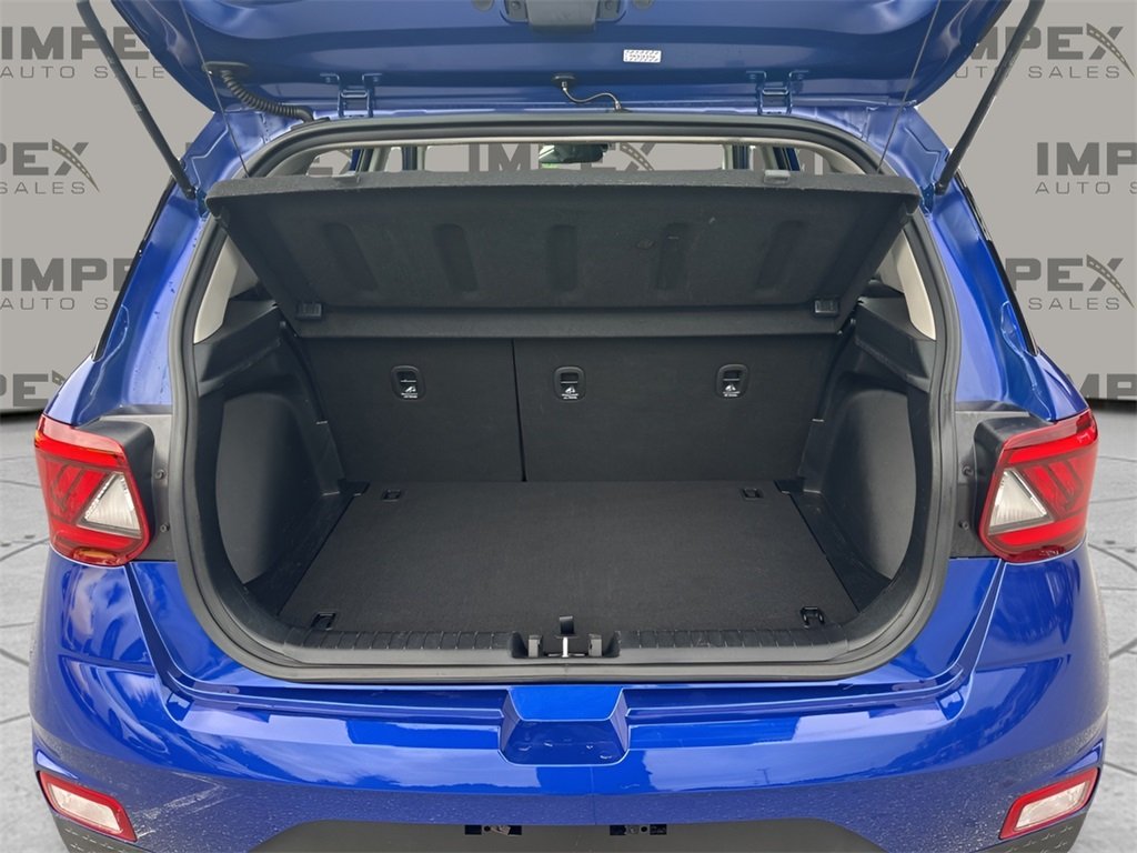 2024 Hyundai Venue SEL photo 25