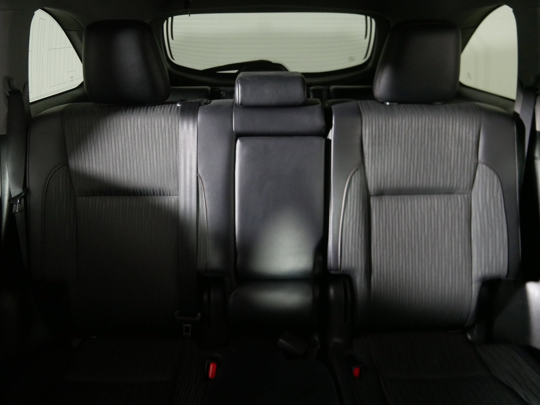 2019 Toyota Highlander LE photo 11