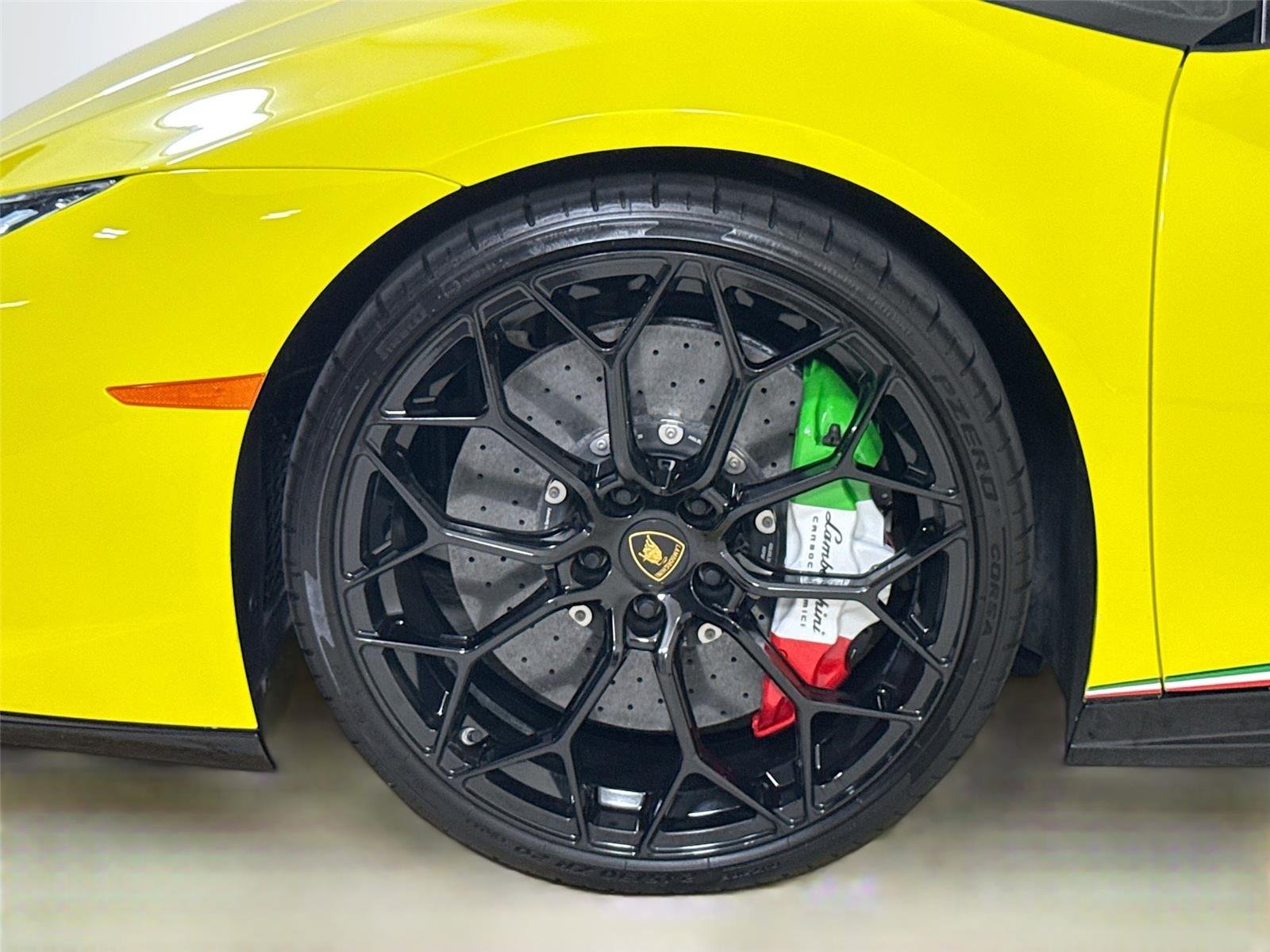2019 Lamborghini Huracan Spyder Performante photo 32