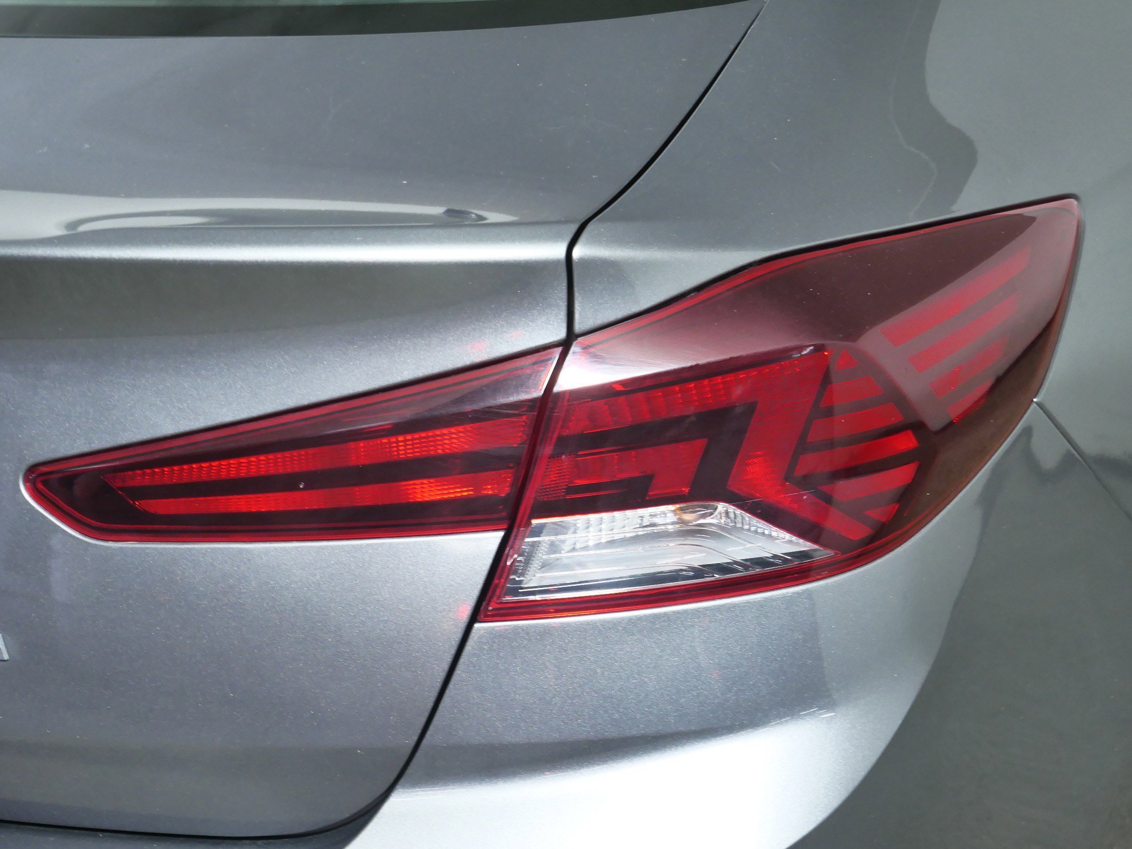 2020 Hyundai Elantra SEL photo 17