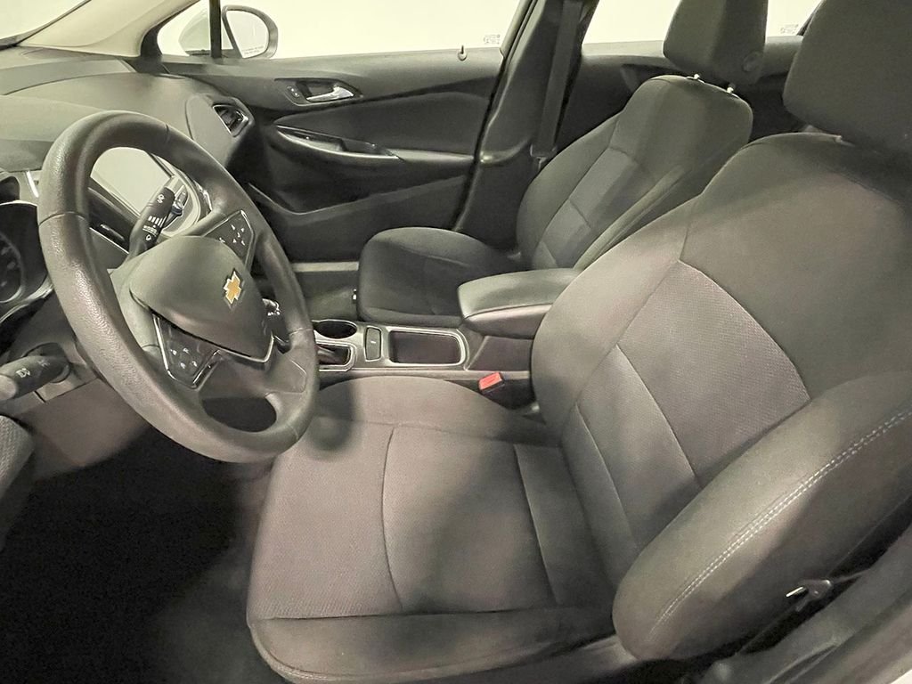 2018 Chevrolet Cruze LT photo 2