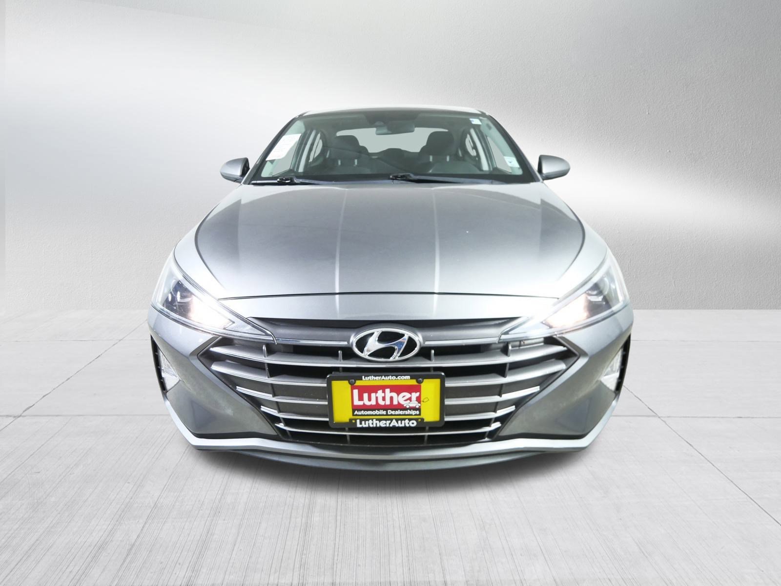 2020 Hyundai Elantra SEL photo 2