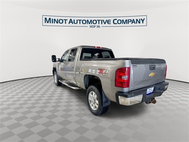 2013 Chevrolet Silverado 2500HD LT photo 2