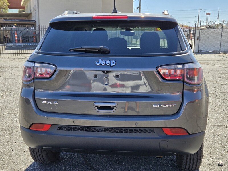 2018 Jeep Compass Sport photo 3