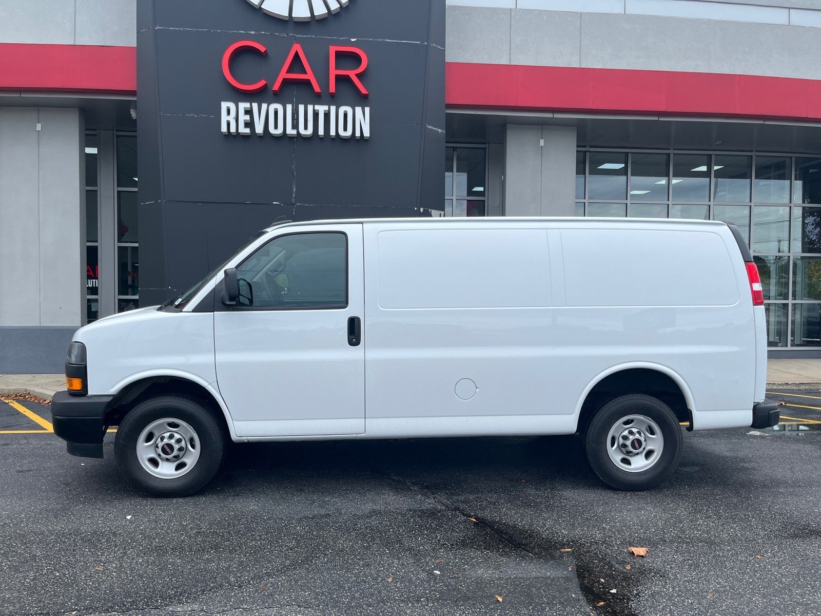 2024 Gmc Savana Cargo 2500 photo 2