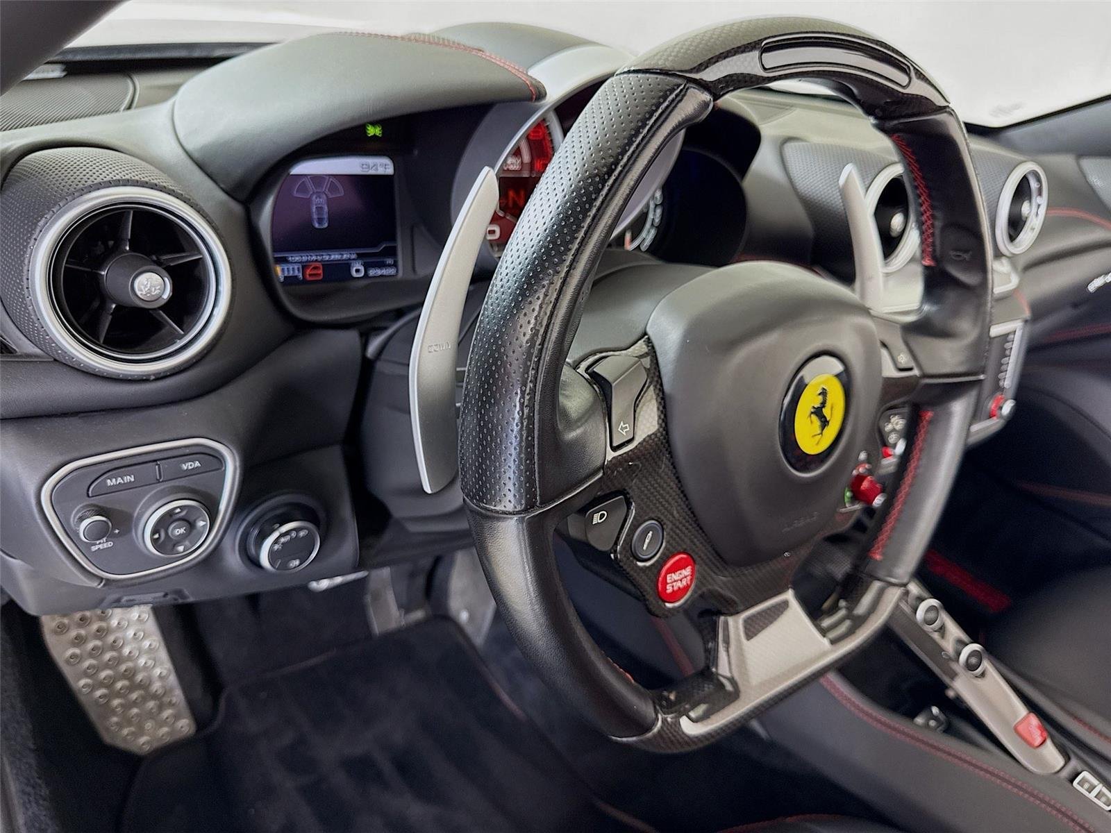 2018 Ferrari California T photo 12