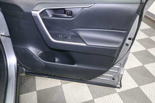 2025 Toyota RAV4 Hybrid LE photo 17