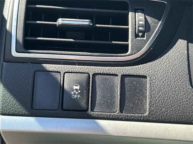 2015 Toyota Camry LE photo 11