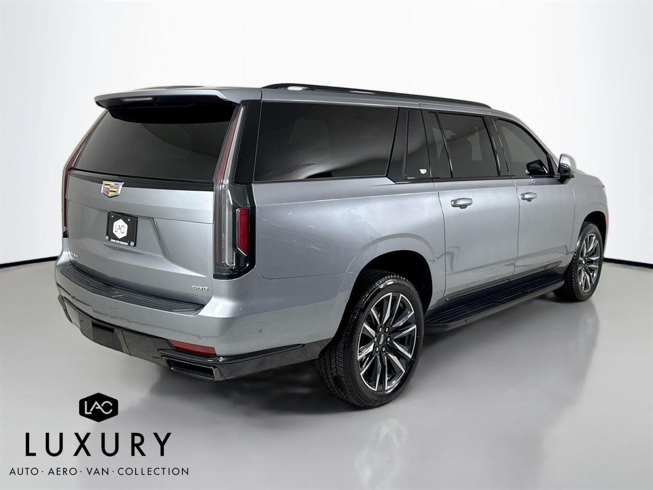 2024 Cadillac Escalade ESV Sport photo 4