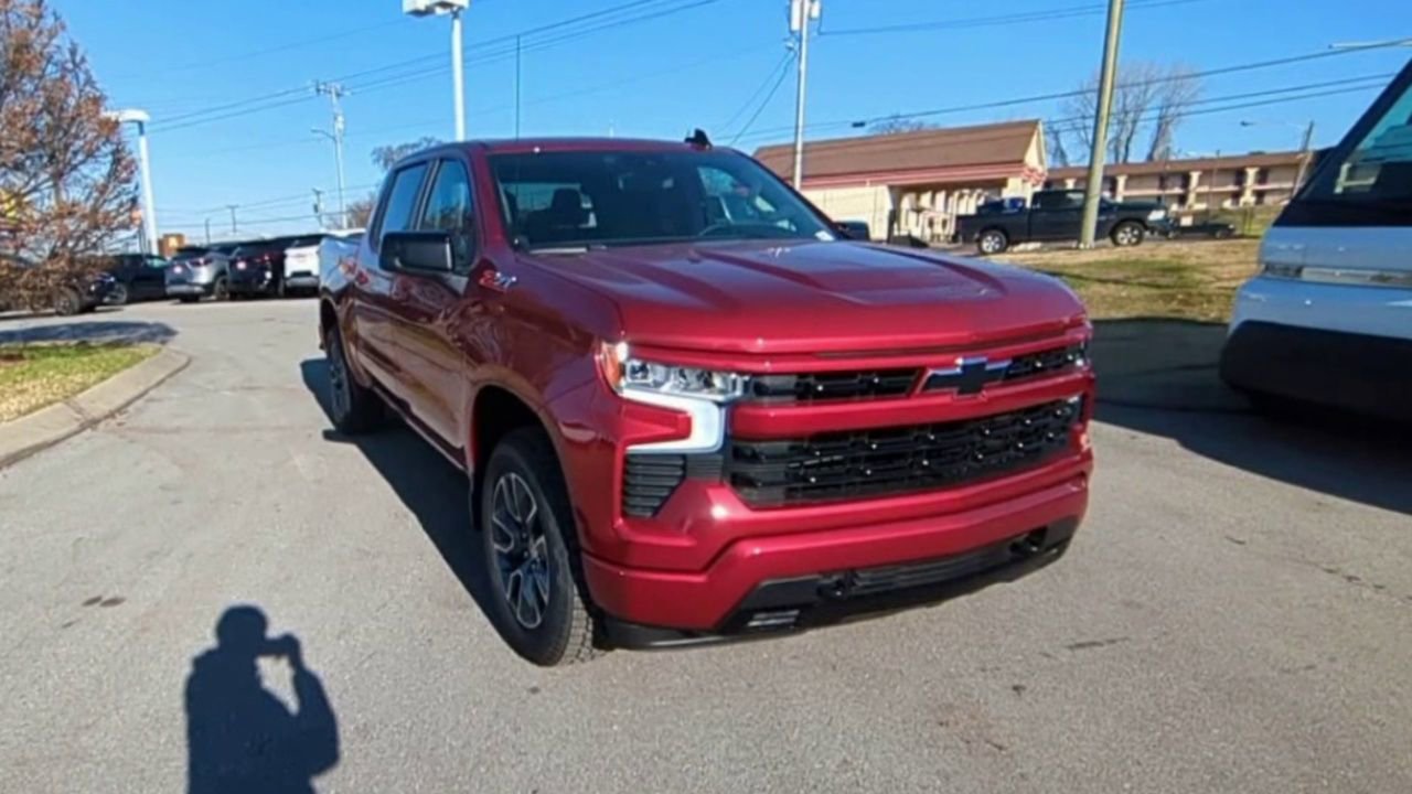 2025 Chevrolet Silverado 1500 RST photo 3
