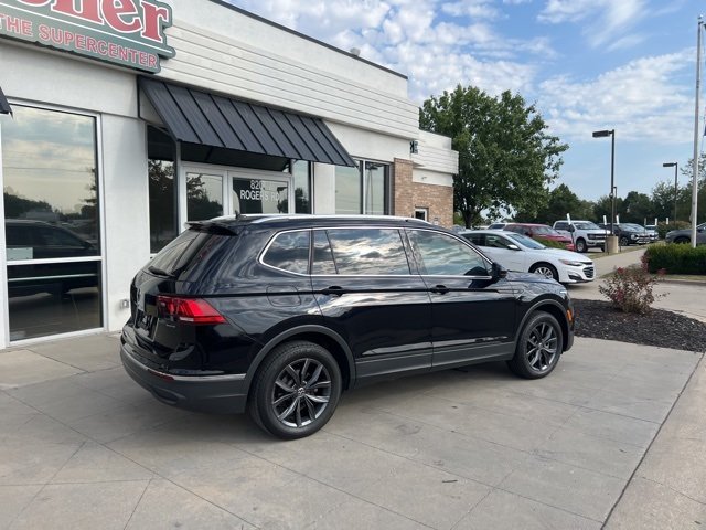 2023 Volkswagen Tiguan SE photo 3