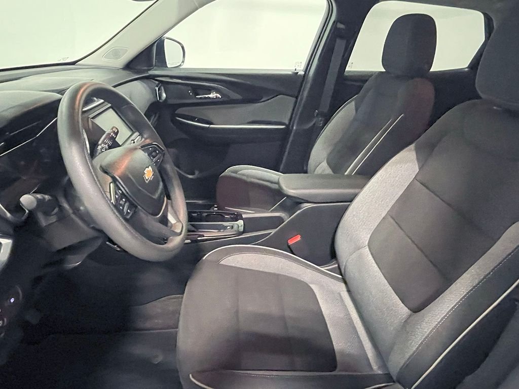 2023 Chevrolet Trailblazer LT photo 2