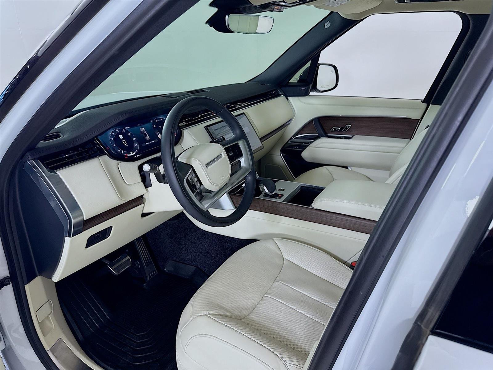 2024 Land Rover Range Rover SE SV photo 11