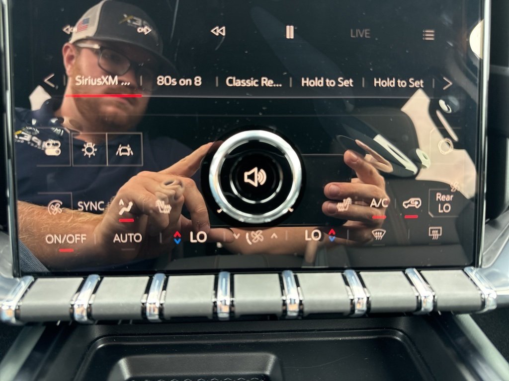 2025 Gmc Acadia AT4 photo 16