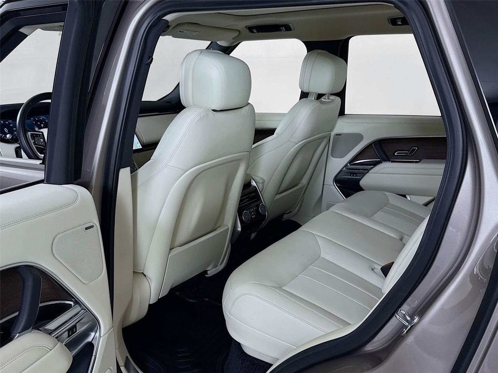 2023 Land Rover Range Rover SE photo 23