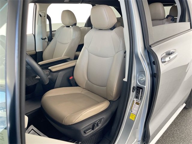 2023 Toyota Sienna XLE photo 34