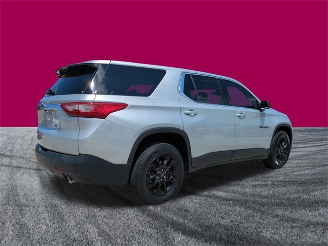 2021 Chevrolet Traverse LS photo 2