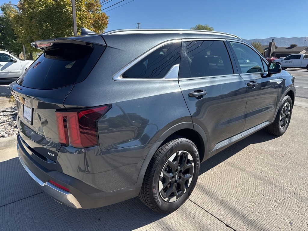 2024 Kia Sorento S photo 2