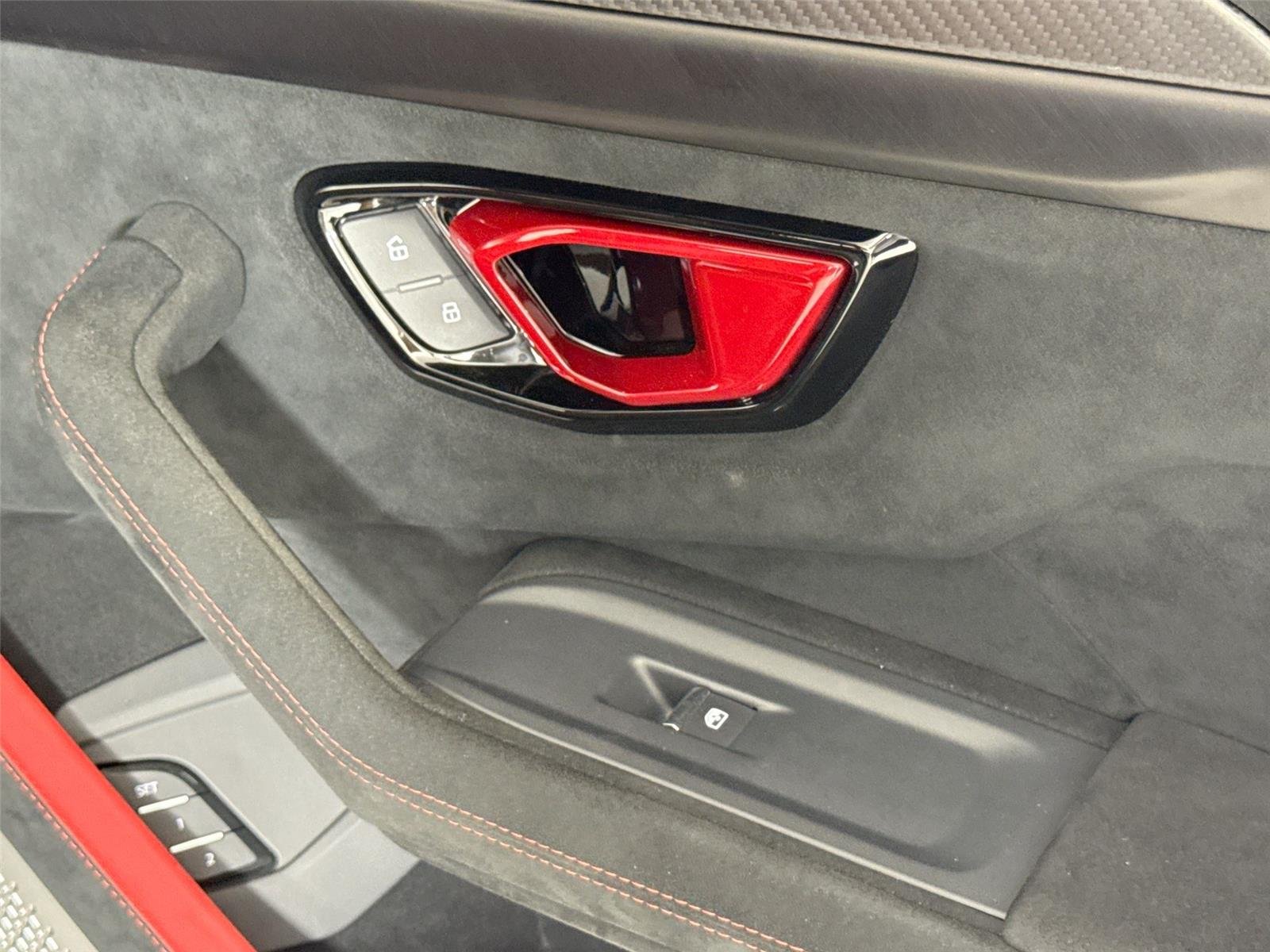 2023 Lamborghini Urus Performante photo 31