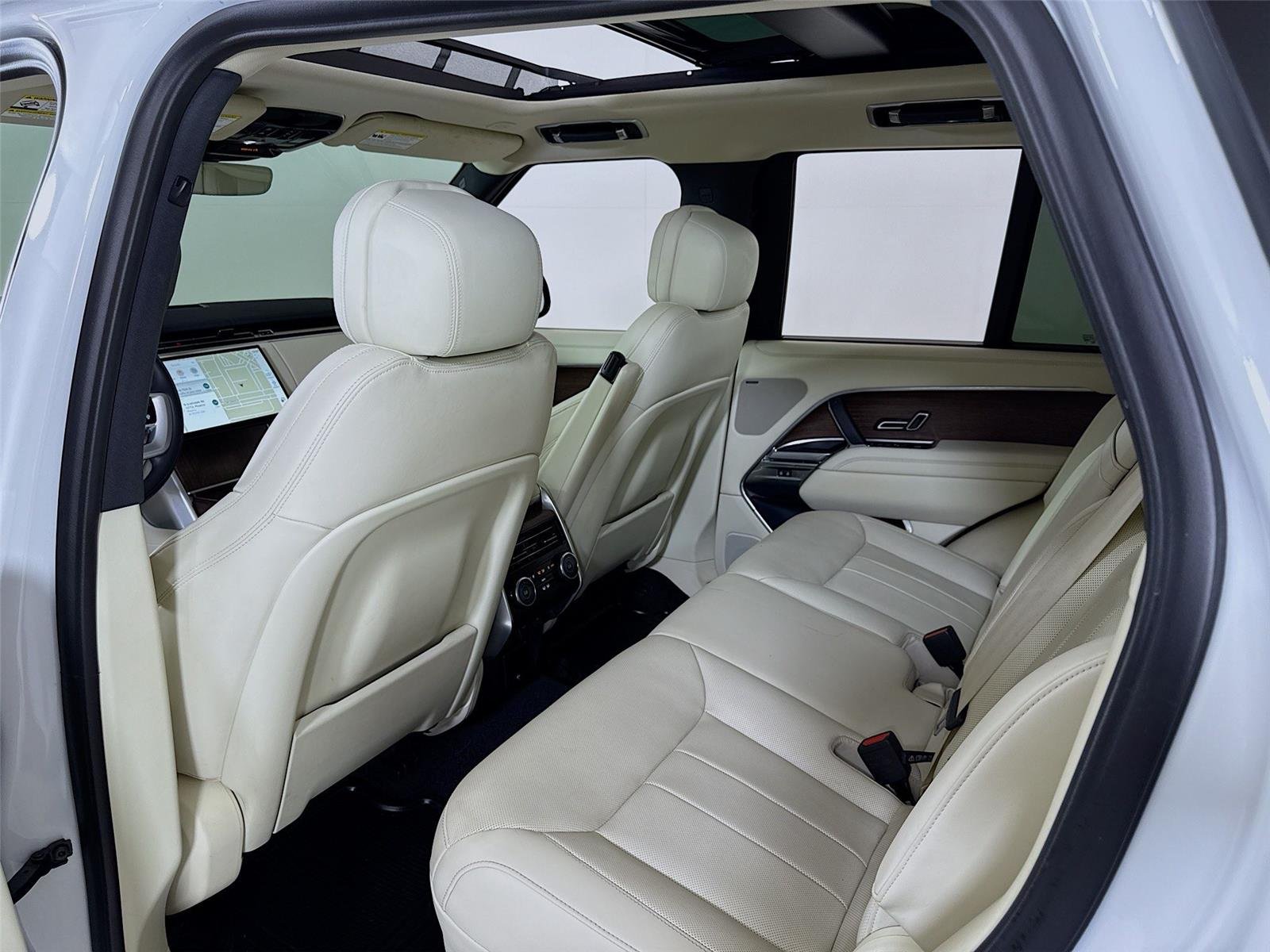 2024 Land Rover Range Rover SE SV photo 22
