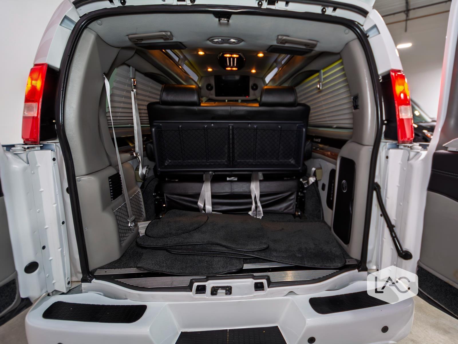 2019 Chevrolet Express photo 13