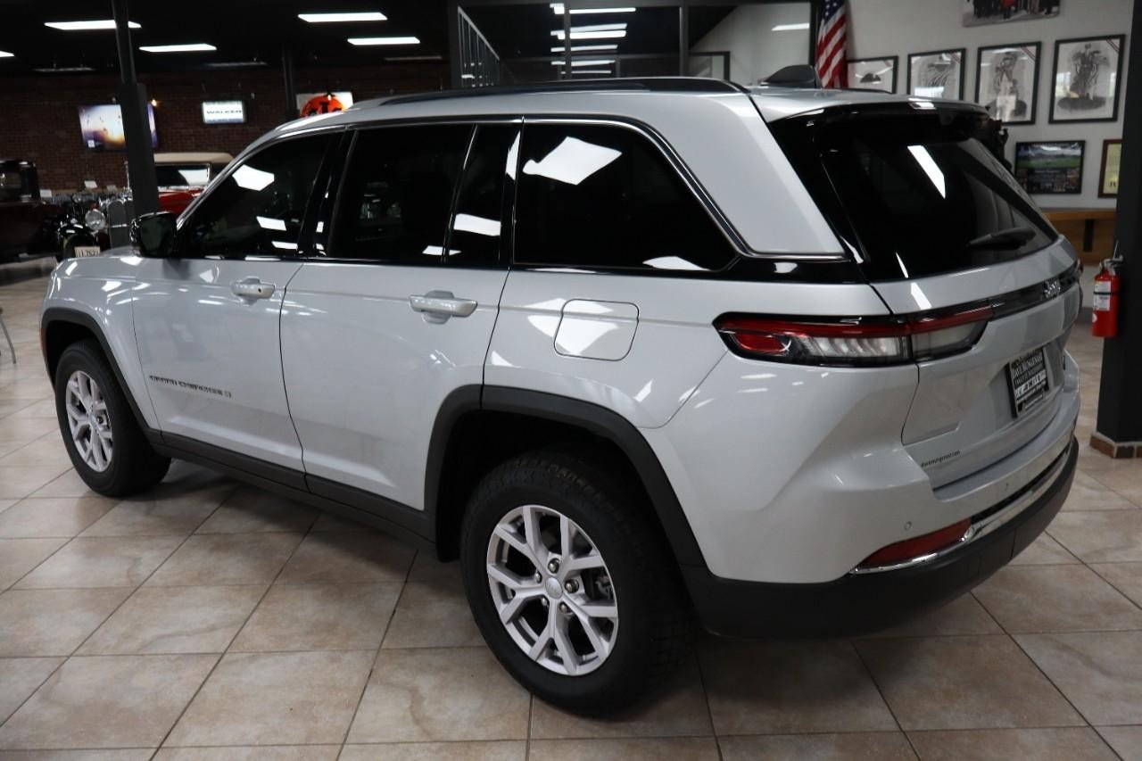 2022 Jeep Grand Cherokee Limited photo 3