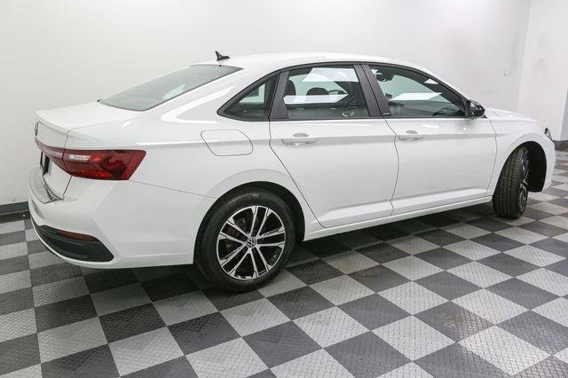 2025 Volkswagen Jetta 1.5T Sport photo 4