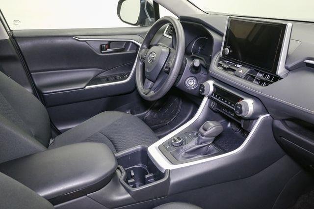 2025 Toyota RAV4 Hybrid LE photo 16