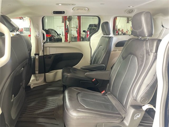 2022 Chrysler Pacifica Touring L photo 22