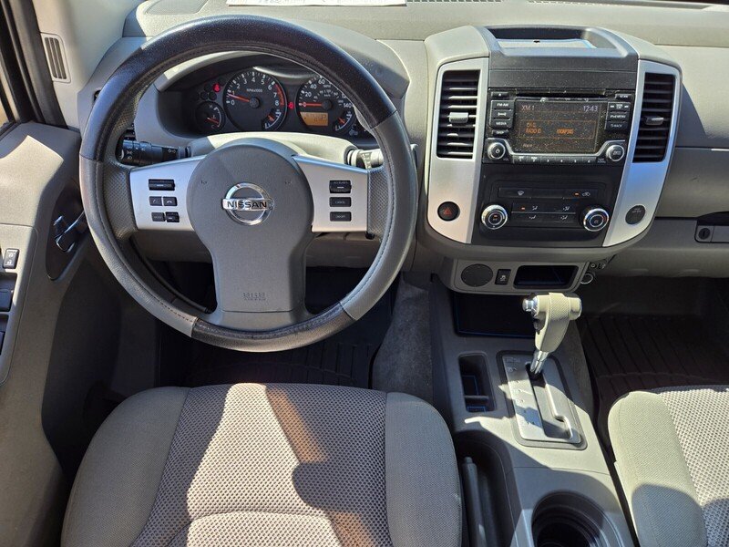 2017 Nissan Frontier SV photo 8