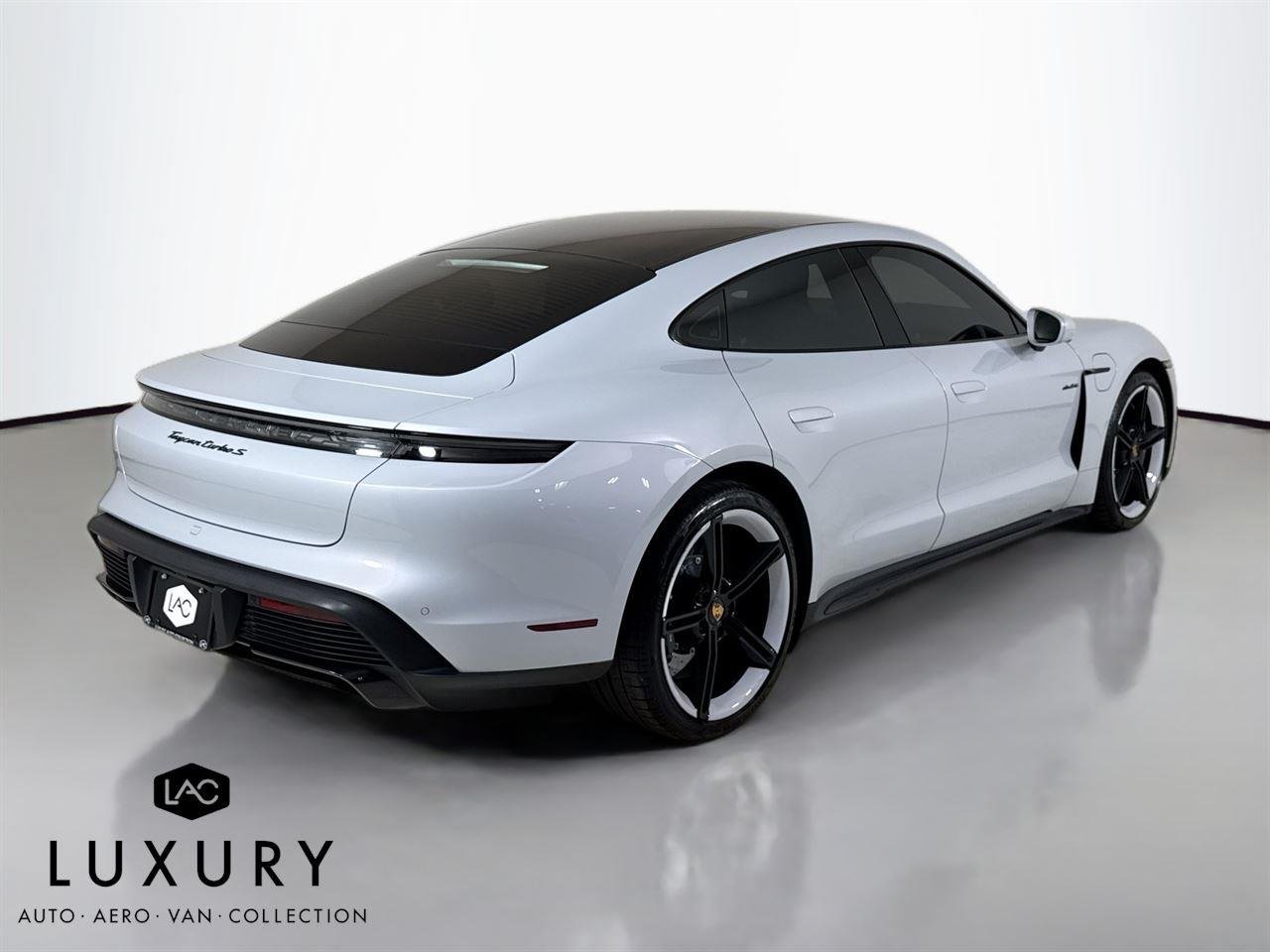 2021 Porsche Taycan Turbo S photo 4