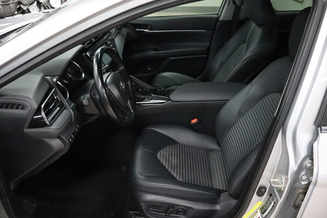 2019 Toyota Camry SE XLE photo 9
