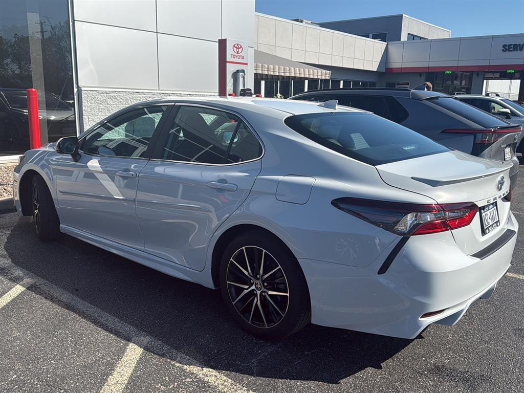 2023 Toyota Camry SE photo 5