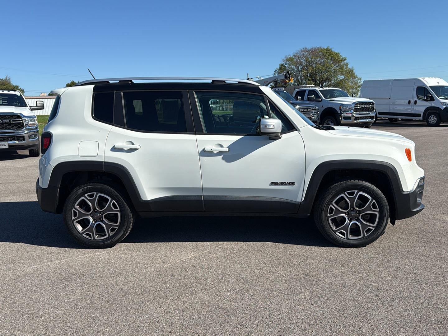 2017 Jeep Renegade Limited photo 4