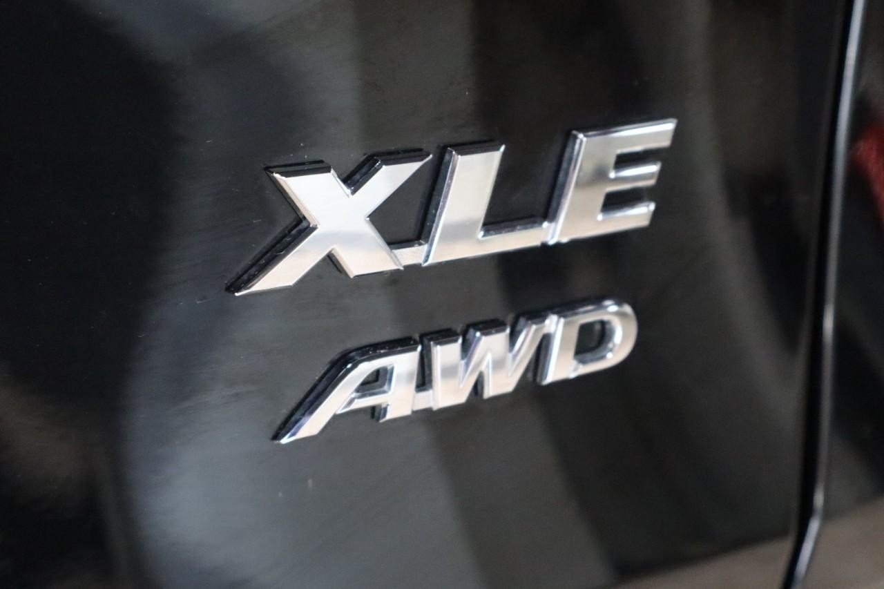 2024 Toyota RAV4 XLE photo 16