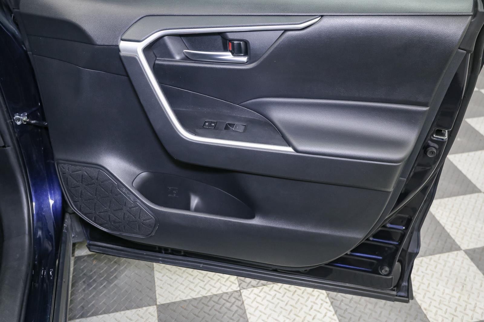 2024 Toyota RAV4 XLE photo 18
