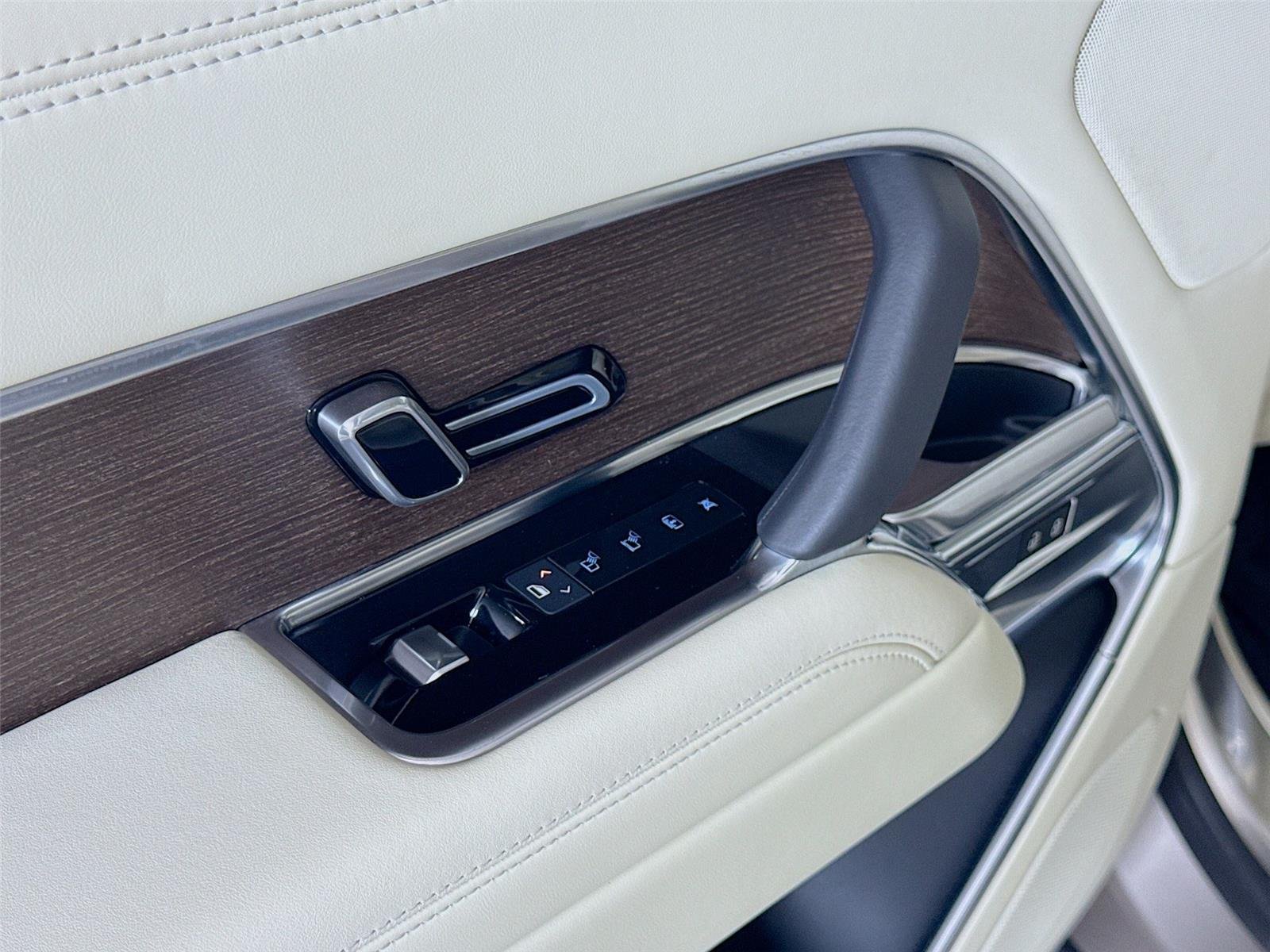 2023 Land Rover Range Rover SE photo 24