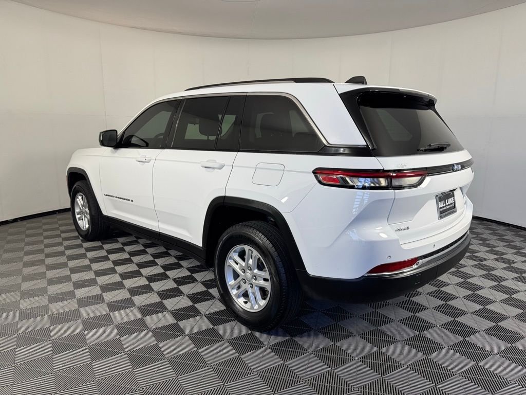2023 Jeep Grand Cherokee Laredo Altitude photo 4