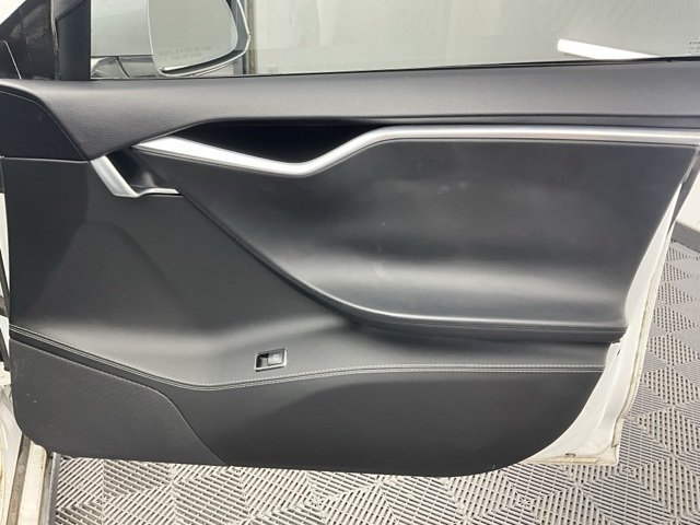 2014 Tesla Model S photo 15