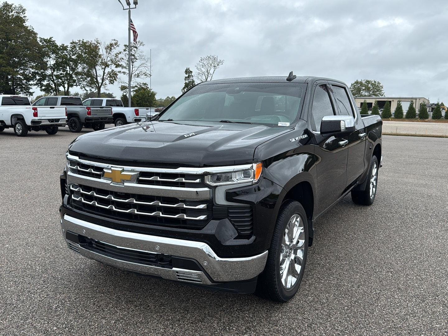 2023 Chevrolet Silverado 1500 LTZ photo 2