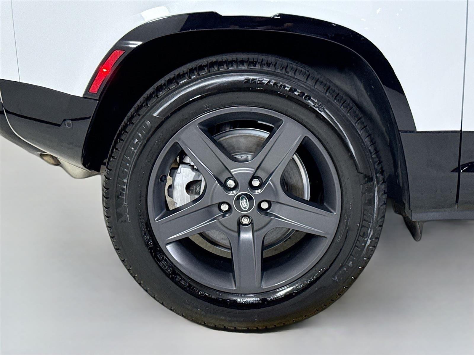 2024 Land Rover Defender X-Dynamic SE photo 24